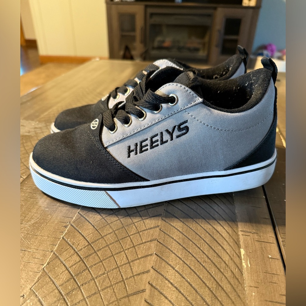 Heelys Kids Black and Gray Sneakers